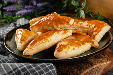 Puff pastry cookies with fruit filling