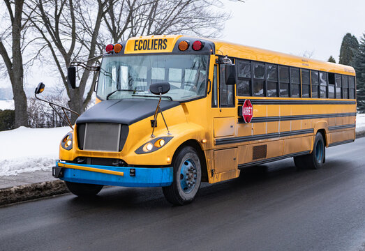 Autobus scolaire &eacute;coliers &eacute;lectrique l'hiver