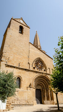 Iglesia de San Pedro's historic architecture in Olite, Navarra
