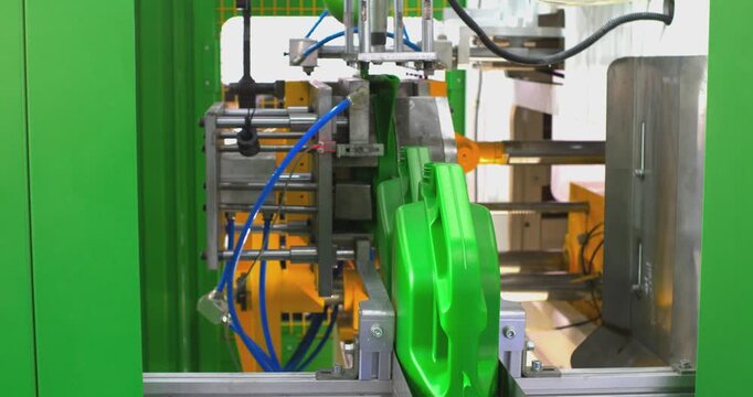 This video showcases a cutting-edge automated production line for the manufacture of plastic containers specifically designed for storing and transporting motor oil. It showcases state-of-the-art equi