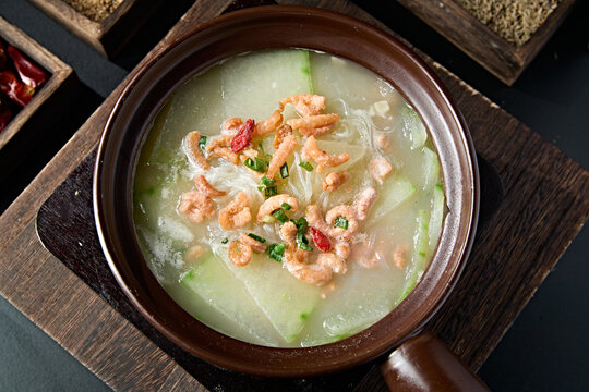 Clay pot dried shrimp and winter melon soup