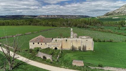 Fototapeta premium Ruins of San Francisco Convent in Palenzuela surrounded by countryside fields
