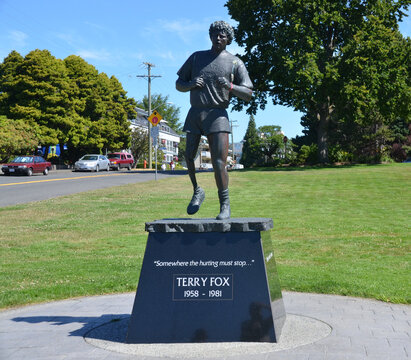 VICTORIA BC CANADA JUNE 24 2015:  Statue of Terrance Stanley "Terry" Fox (July 28, 1958 - June 28, 1981) One Leg and a Dream was a Canadian athlete, humanitarian, and cancer research activis