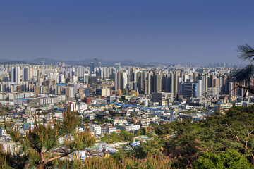 Fototapeta premium Modern city skyline with dense urban buildings and clear sky