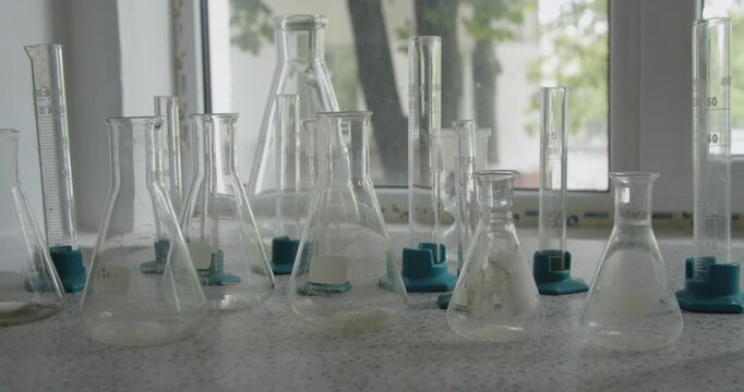 Medical Laboratory Glassware (Beakers & Cylinders)