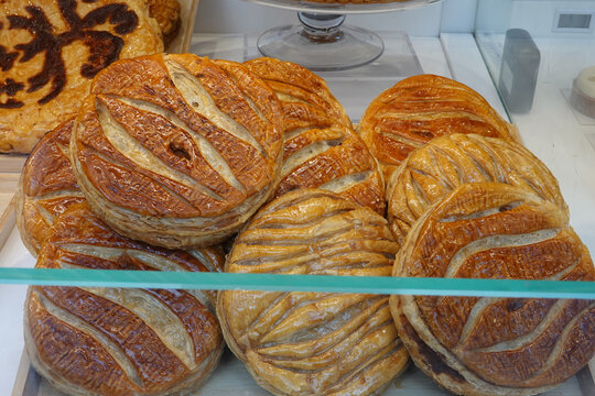 Galettes des rois individuelle en vente dans une boul