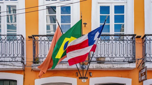 Bandeira Brasil e Bahia com Borogod&oacute; no Pelourinho