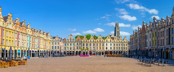 Obraz premium Panorama of Arras historical city center, Flemish-Baroque-style townhouses buildings on La Petite market Place des Heros Heroes Square, Panoramic view of Arras old town, Artois, Northern France