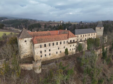 Burgruine Thalberg &ndash; mittelalterliche Architektur &uuml;ber dem Feistritztal