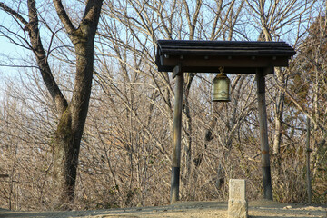 野外に設置された鐘