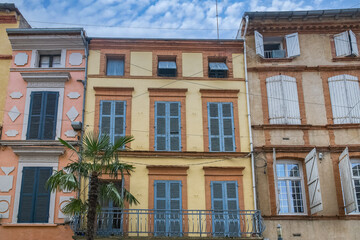 Obraz premium Montauban, beautiful french city in the South, old colorful houses 