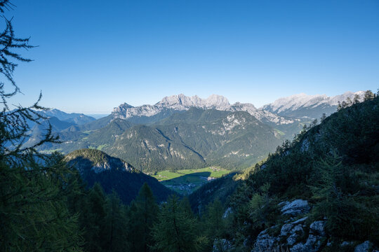 view from Loferer Steinberge towards Reiter Alm mountain range, the highest peaks are Haeuslhorn, Wagendrischelhorn and Stadelhorn, Hochkalter, Hocheisspitze, bavarian alps, Salzburger Land, Austria