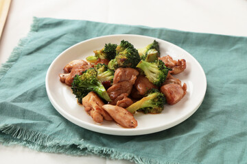 ブロッコリーと鶏肉の炒め物