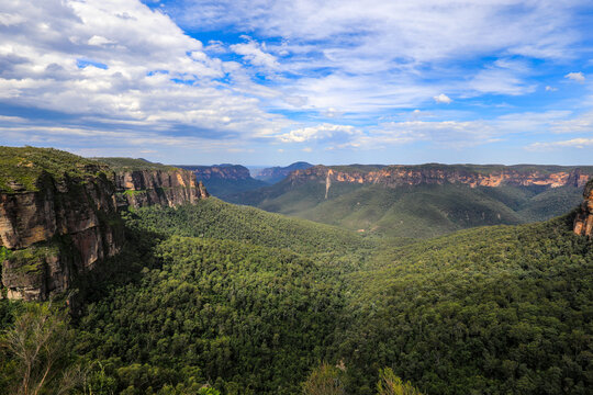 cenic view from Govetts Leap Lookout in the Blue Mountains overlooking Grose Valley with dramatic sandstone cliffs and expansive wilderness.