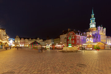 Obraz premium Christmas Market Old Town Square Poznan Poland Night