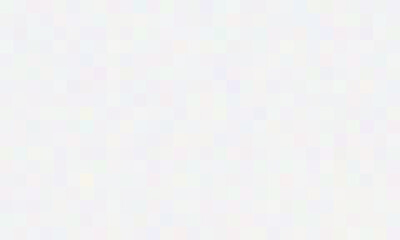 ホワイト・グレーのモザイクパターン背景。ミニマルで清潔感のあるシームレスな幾何学テクスチャ。