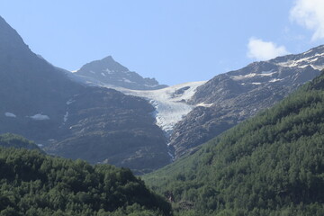 Obraz premium Mountain landscape of the North Caucasus mountains near Mount Elbrus on a sunny summer day