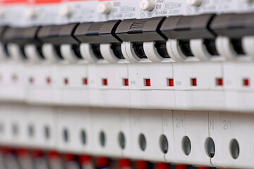 Included residual current circuit breakers to protect socket groups from short-circuiting. 