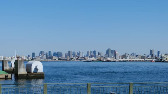 ベイエリアから見る大阪市内のビル群