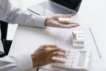 Silver bar Trading business man hand offering silver&nbsp;Investment financial report Trading Pure silver precious metals investment&nbsp; on the stock exchange&nbsp;Rising prices.