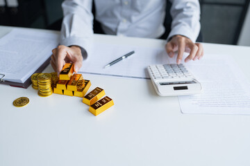 Gold bar Trading business people hand offering gold&nbsp;Investment in gold mining company or Trading gold on the stock exchange&nbsp;Rising prices.