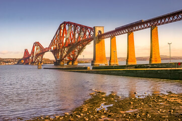 Obraz premium The Forth Bridge in Edinburgh, Inchgarvie and Fife, Scotland