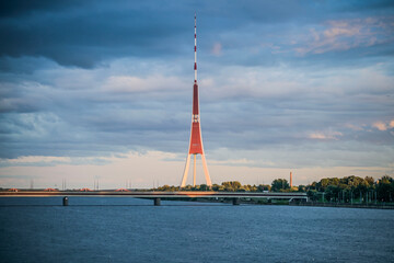 Fernsehturm, Fluss Düna, Riga, Lettland © Frank