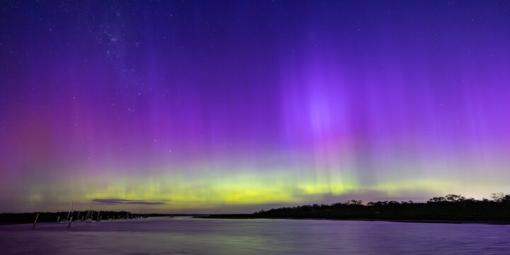 Increased solar activity results in the Aurora Australis being seen in Melbourne