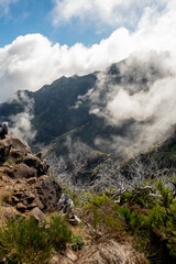 szczyty górskie tonące w chmurach, Madera, Portugalia © Kamil_k2p