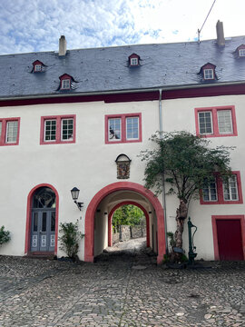 The courtyard of Schloss Philippsburg in Braubach, Rhineland-Palatinate, Deutschland