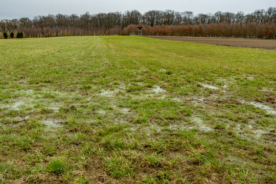 Nasser Ackerboden nach vielem Regen