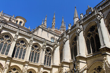 Obraz premium Interior courtyard with a cross at the Cathedral of Saint Mary of Burgos 2024