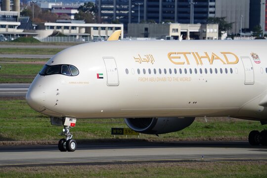 Etihad A350 1000 roulage gros plan