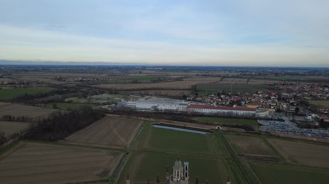 Certosa di Pavia dal drone - Lombardia - Italia -  Fondata da  parte di Gian Galeazzo Visconti nel 1396 .Il complesso fu infatti affidato a 24 monaci certosini.