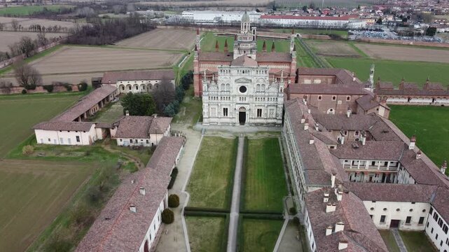Certosa di Pavia dal drone - Lombardia - Italia -  Fondata da  parte di Gian Galeazzo Visconti nel 1396 .Il complesso fu infatti affidato a 24 monaci certosini.