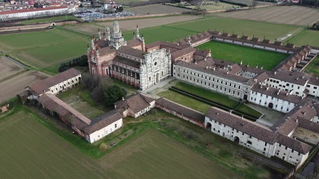 Certosa di Pavia dal drone - Lombardia - Italia -  Fondata da  parte di Gian Galeazzo Visconti nel 1396 .Il complesso fu infatti affidato a 24 monaci certosini.