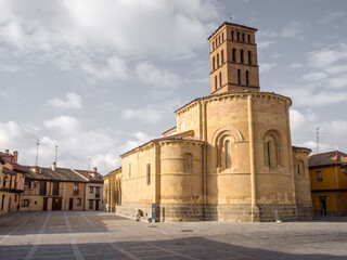 Obraz premium Iglesia románica de San Lorenzo. Segovia, Castilla León, España.