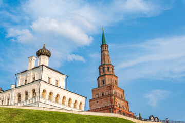 Obraz premium The ancient leaning red brick Syuyumbike Tower on the territory of the Kazan Kremlin. Russia