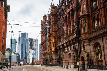 Obraz premium Contrast of Old and New Manchester Architecture