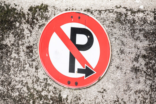 Verkehrszeichen kennzeichnet Parkverbot