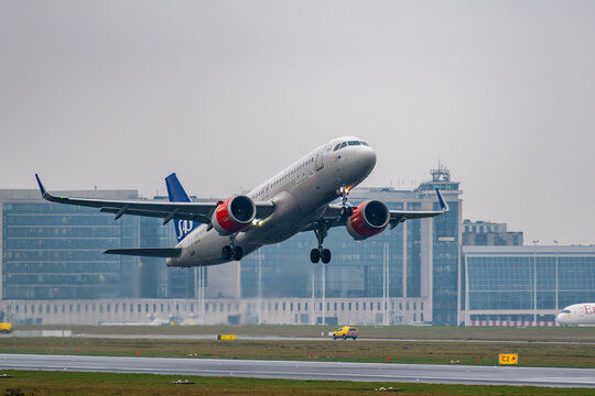 SAS Airbus A320-251N Takeoff at Brussels Airport