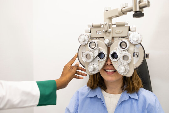 Eye examination with optician using a phoropter