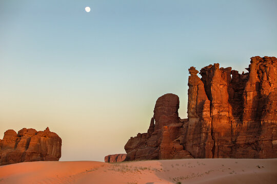 Red Rocks, Rising Moon &mdash; A Sahara Sunset in Ennedi