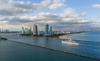 Fototapeta premium Miami south beach view. Yacht boat tour. Luxury boat yachting. Luxury yacht in sea. Aerial view motorboat. Luxury lifestyle. Vacation on summer. Yacht at sea. Motorboat aerial top view