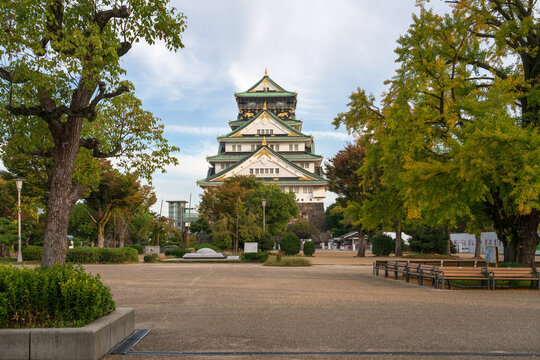 The main tower of Osaka Castle on a sunny autumn morning, Osaka, Japan