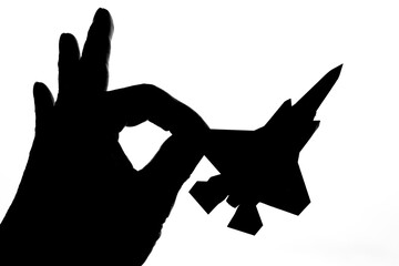 反戦、シルエットのジェット戦闘機