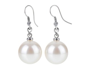 Elegant Pearl Drop Earrings - Classic Jewelry for Women.