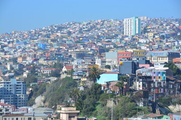 チリ パルパライソのカラフルな街並み