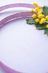 ミモザと紫色のリボンの背景素材　国際女性デーのイメージカラー