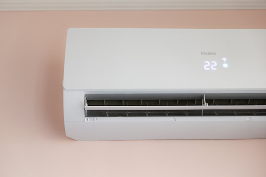 Modern Haier wall-mounted air conditioner indoor unit operating at 22 degrees Celsius.
